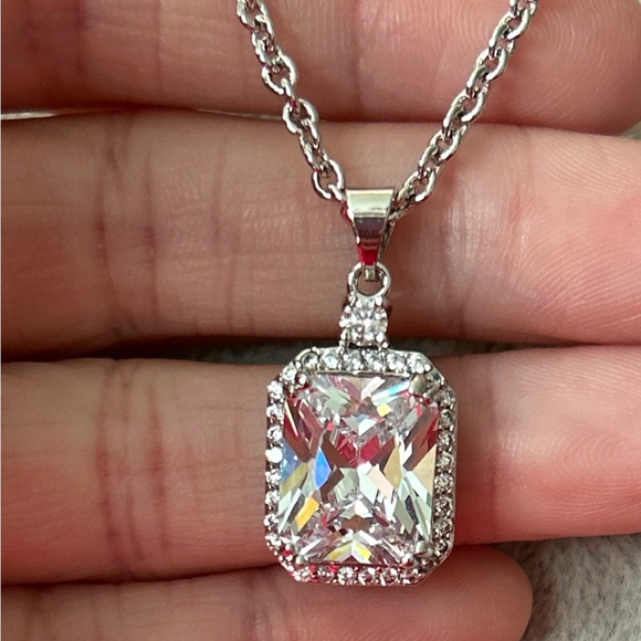 New! Stunning Silver Halo Diamond Necklace - Picture 2 of 9